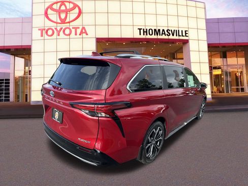 New 2025 Toyota Sienna Platinum image 5