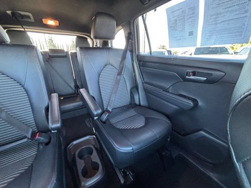Used 2025 Toyota Highlander XSE AWD/4WD image 36