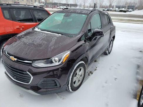 Used 2022 Chevrolet Trax LT w/ LT Convenience Package image 3