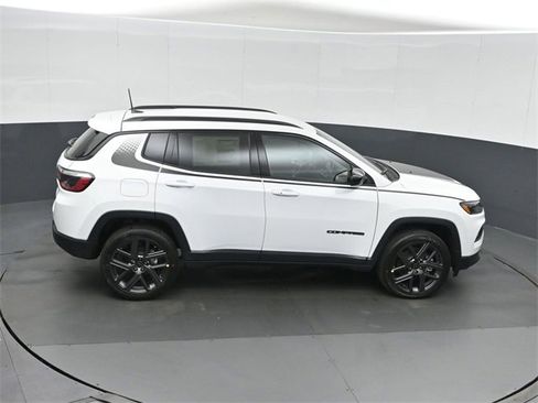 New 2026 Jeep Compass Latitude image 29