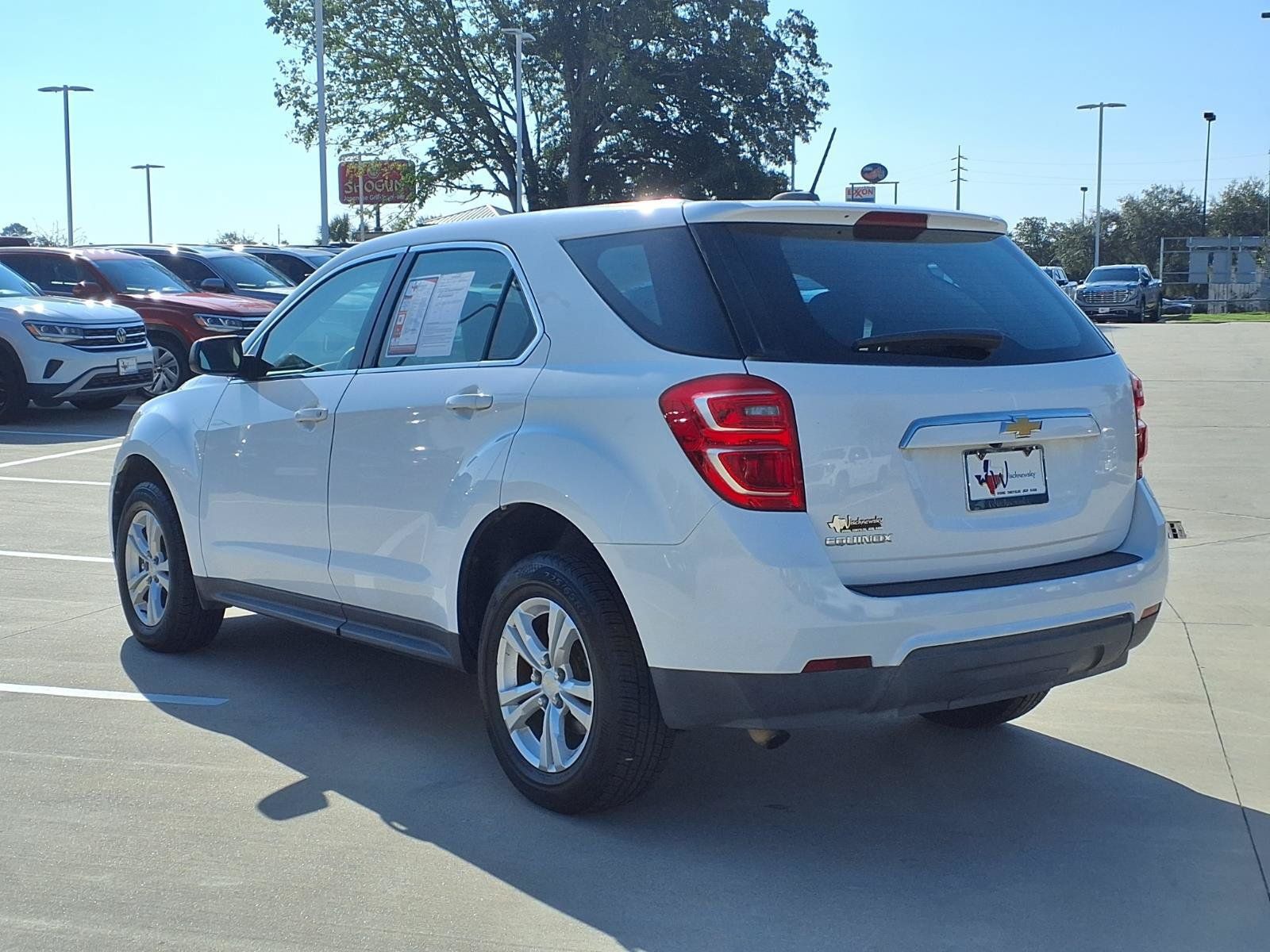 Used 2017 Chevrolet Equinox LS FWD image 2