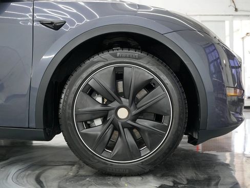 Used 2023 Tesla Model Y Long Range AWD/4WD image 6
