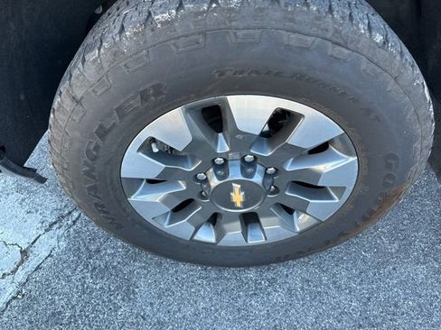 Used 2025 Chevrolet Silverado 2500 Custom w/ Custom Value Package image 10