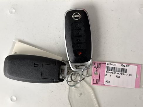Used 2023 Nissan Rogue SV w/ SV Premium B Package AWD/4WD image 10