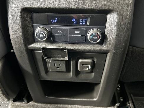 Used 2020 Chevrolet Traverse LT w/ LT Premium Package image 18