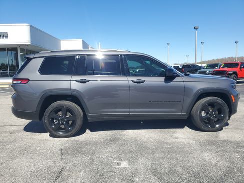 Used 2024 Jeep Grand Cherokee L Altitude image 8