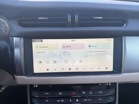 Used 2017 Jaguar XF Prestige image 13