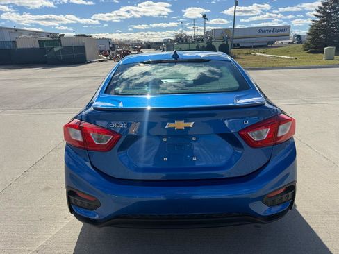 Used 2017 Chevrolet Cruze LT w/ LT Convenience Package FWD image 7