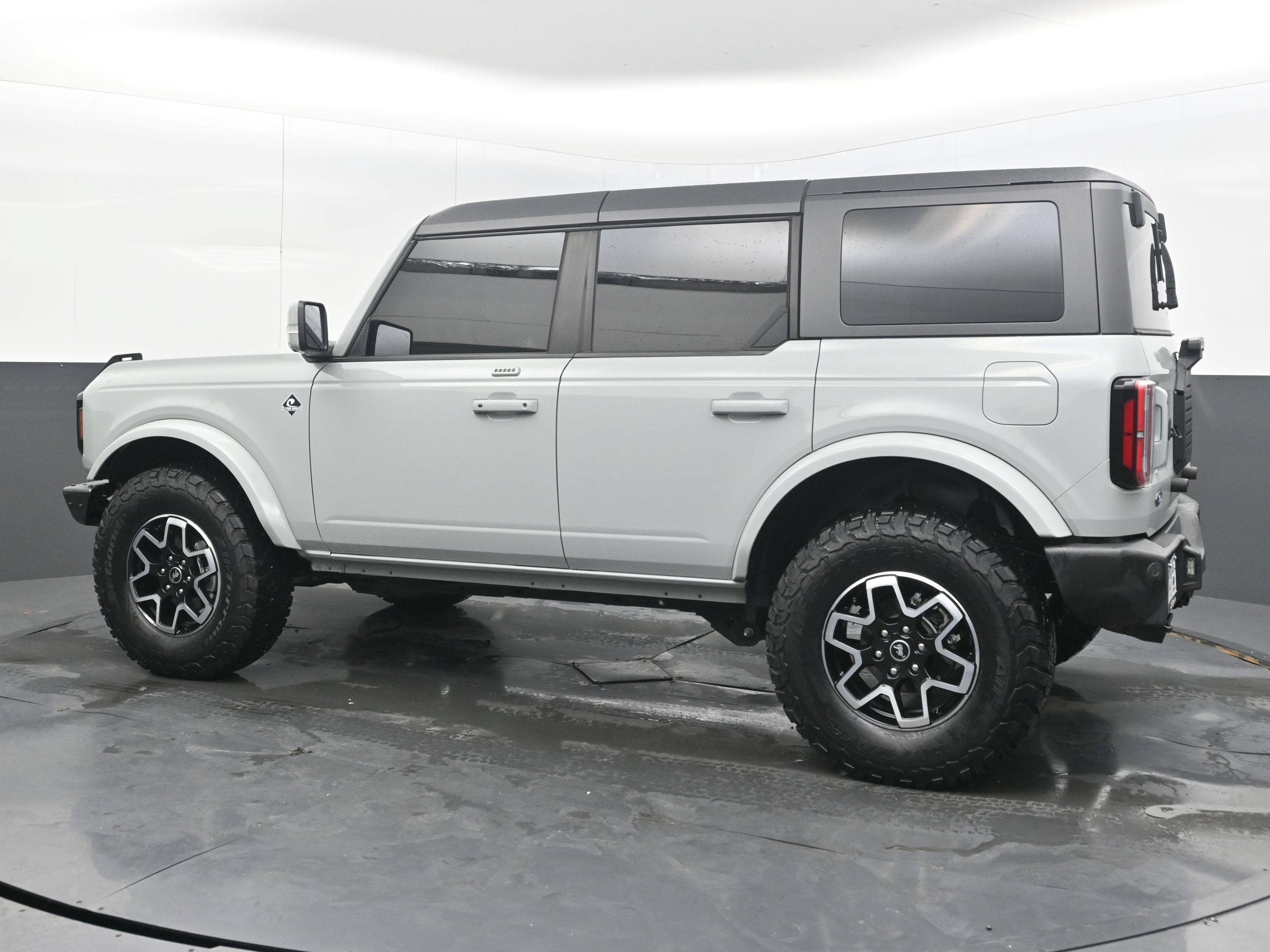 Used 2023 Ford Bronco Outer Banks AWD/4WD image 7