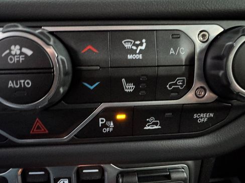 Used 2025 Jeep Wrangler Unlimited Rubicon w/ Safety Group image 29