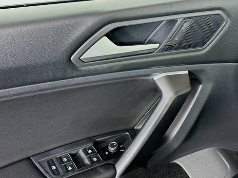 Used 2021 Volkswagen Tiguan SEL FWD image 15