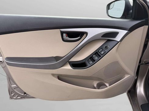 Used 2015 Hyundai Elantra SE FWD image 12
