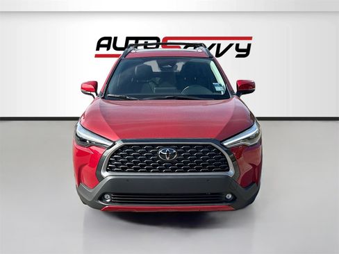 Used 2024 Toyota Corolla Cross XLE image 2