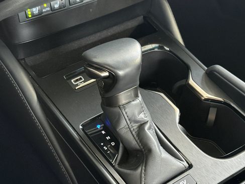 Used 2025 Lexus ES 300h w/ Premium Package FWD image 26