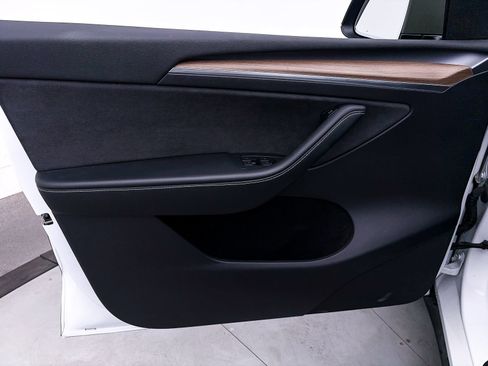 Used 2023 Tesla Model Y Long Range AWD/4WD image 16