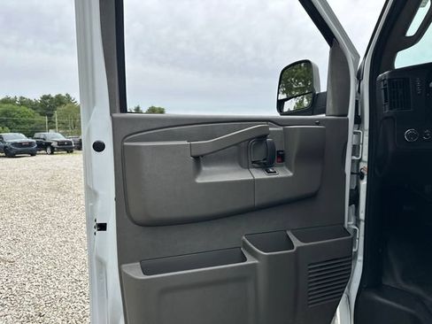 Used 2025 Chevrolet Express 3500 Extended w/ Driver Convenience Package RWD image 18