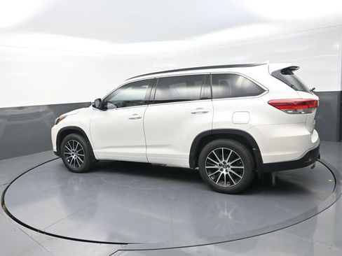 Used 2018 Toyota Highlander SE AWD/4WD image 47