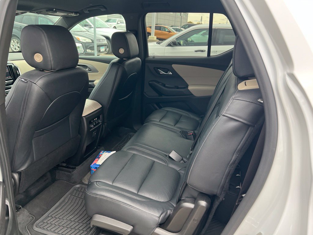 Used 2022 Chevrolet Traverse LS AWD/4WD image 14