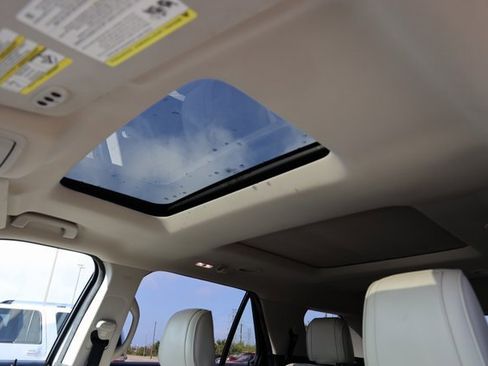 Used 2018 Ford Explorer Platinum image 11