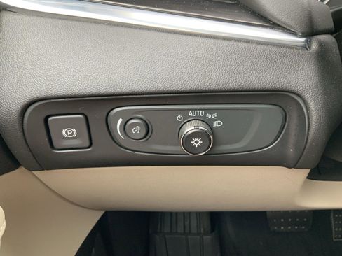 Used 2019 Buick Enclave Essence FWD image 34
