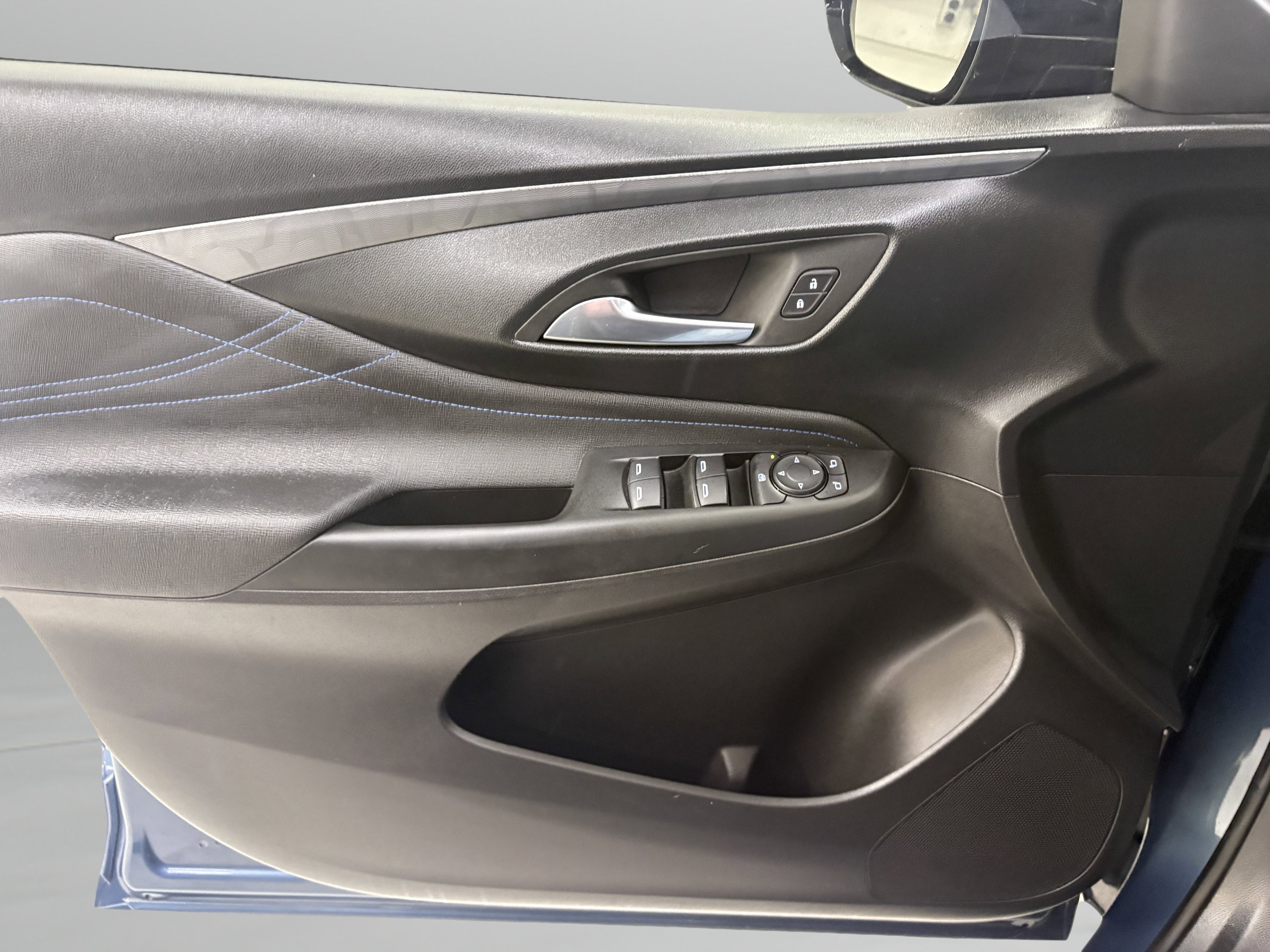 Used 2025 Buick Envista Sport Touring FWD image 24