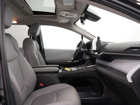Used 2025 Toyota Sienna XLE w/ XLE Plus Package AWD/4WD image 11