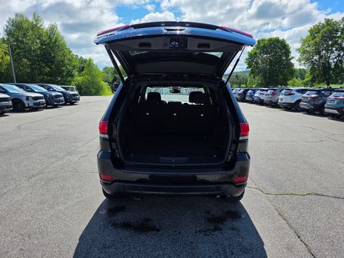 Used 2018 Jeep Grand Cherokee Laredo AWD/4WD image 10