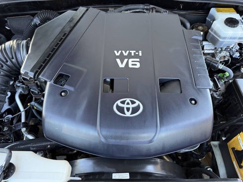 Used 2004 Toyota 4Runner SR5 AWD/4WD image 25