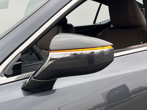 New 2025 Lexus ES 300h w/ Premium Package image 24