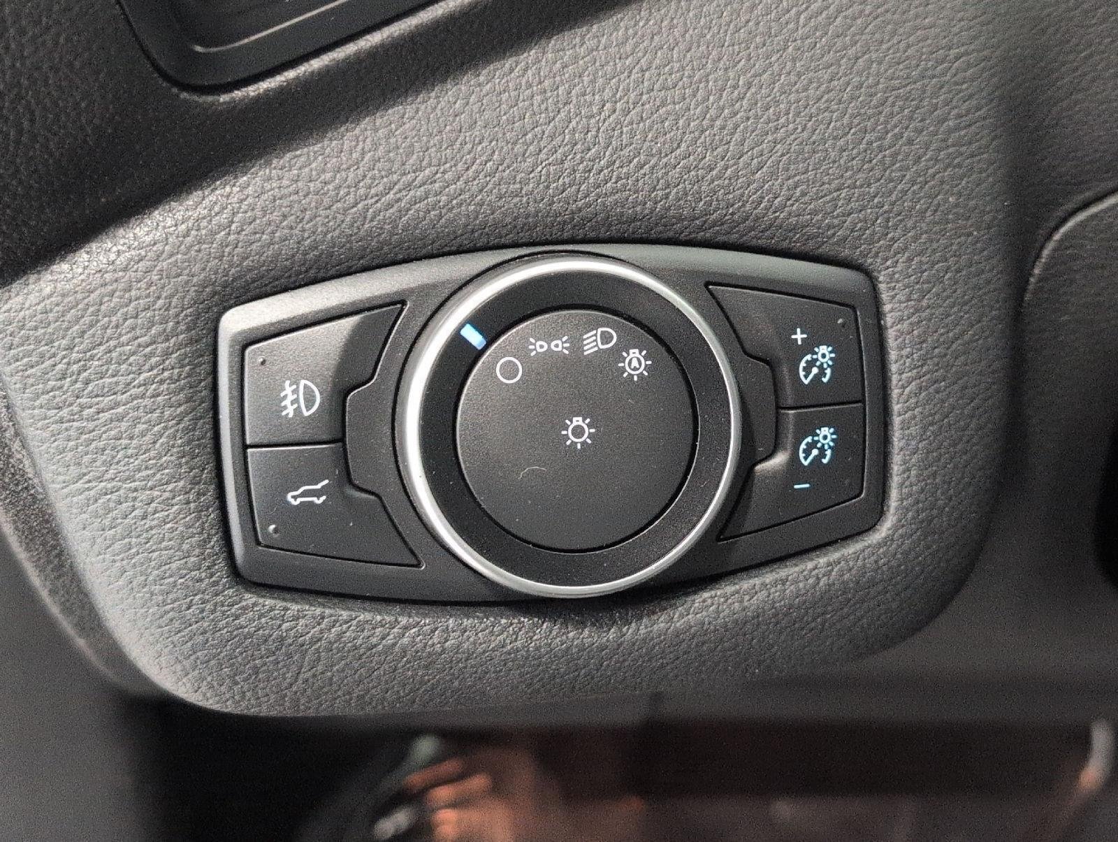 Used 2017 Ford Escape SE w/ Equipment Group 201A AWD/4WD image 10