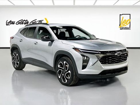 Certified 2025 Chevrolet Trax RS w/ Sunroof Package image 3