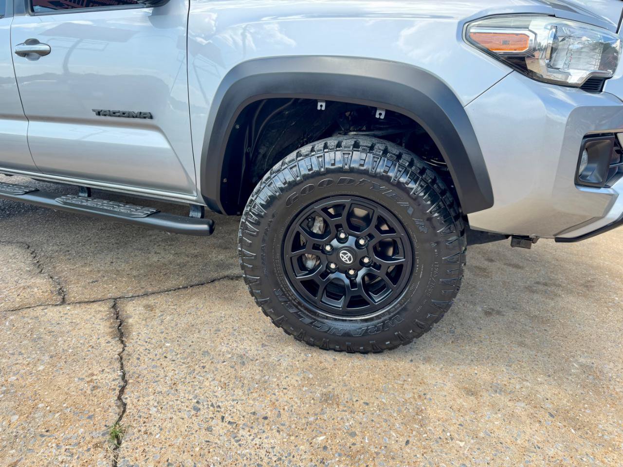 Used 2016 Toyota Tacoma TRD Off-Road w/ Towing Package AWD/4WD image 16