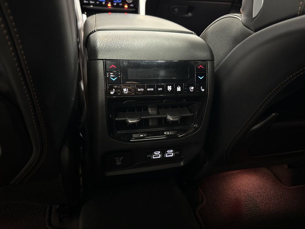 Used 2025 Jeep Grand Cherokee Summit AWD/4WD image 22