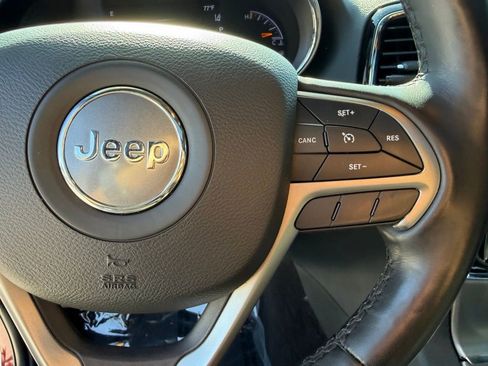 Used 2022 Jeep Grand Cherokee Laredo X RWD image 19