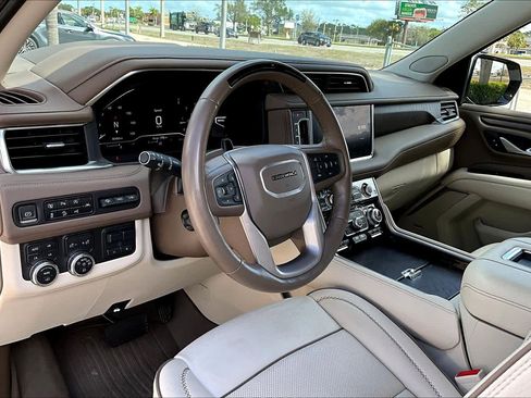 Used 2024 GMC Yukon Denali w/ Advanced Technology Package image 18