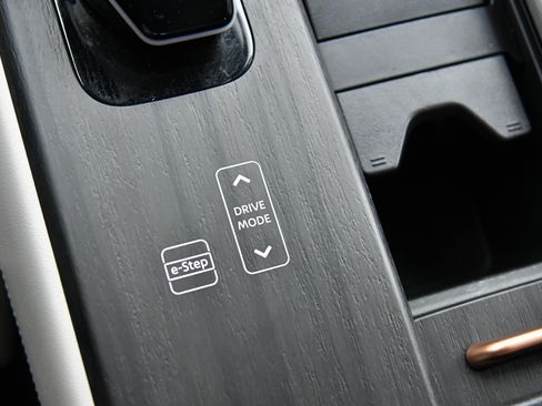 Used 2024 Nissan Ariya AWD image 30