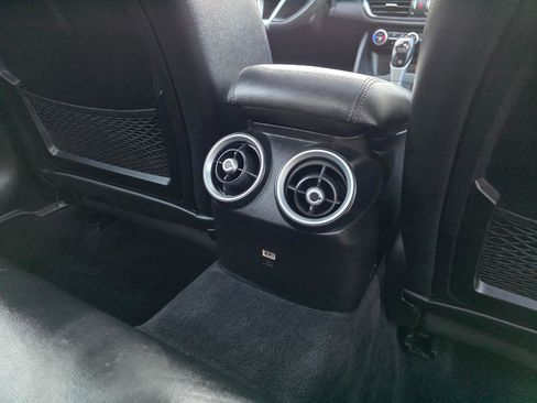 Used 2017 Alfa Romeo Giulia AWD image 21