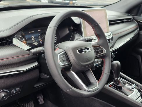 Used 2023 Jeep Compass Trailhawk w/ Trailhawk Convenience Group image 12