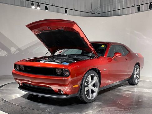 Used 2014 Dodge Challenger SXT image 28