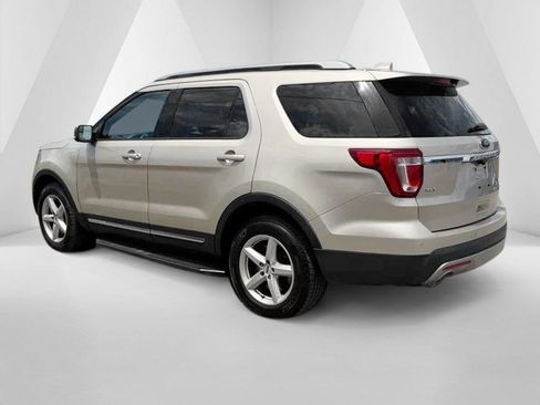 Used 2017 Ford Explorer XLT AWD/4WD image 5