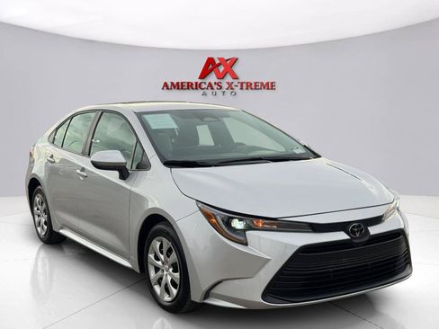 Used 2025 Toyota Corolla LE FWD image 8