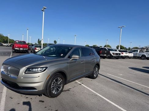 Used 2023 Lincoln Nautilus FWD image 2