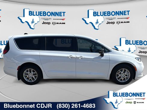 New 2026 Chrysler Pacifica Select FWD image 4