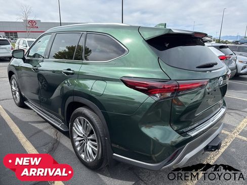 Used 2024 Toyota Highlander Platinum AWD/4WD image 3