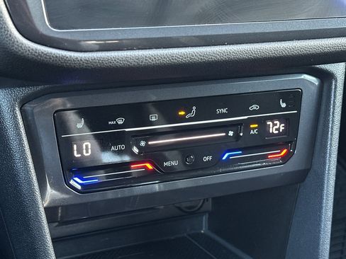 Certified 2022 Volkswagen Tiguan SE image 20