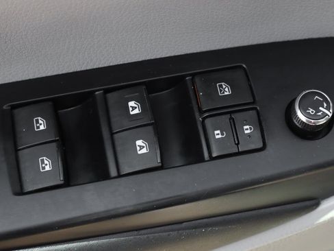 Used 2019 Toyota Highlander XLE image 15