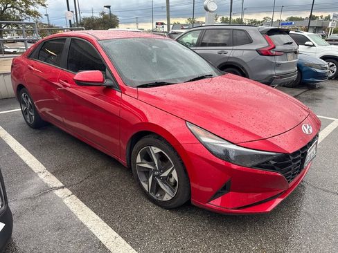 Used 2023 Hyundai Elantra SEL w/ Convenience Package FWD image 3