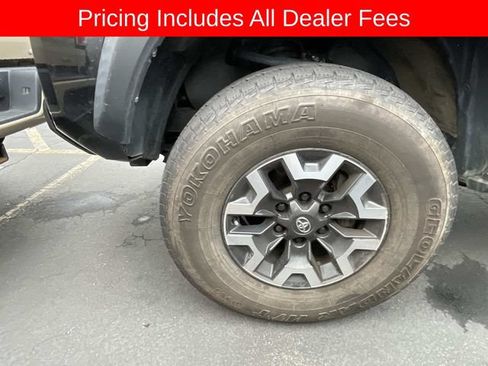 Certified 2021 Toyota Tacoma TRD Off-Road w/ Technology Package AWD/4WD image 2