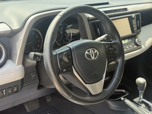 Used 2018 Toyota RAV4 Limited FWD image 12