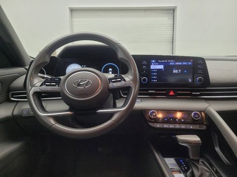 Used 2022 Hyundai Elantra SEL w/ Convenience + Premium Package FWD image 22